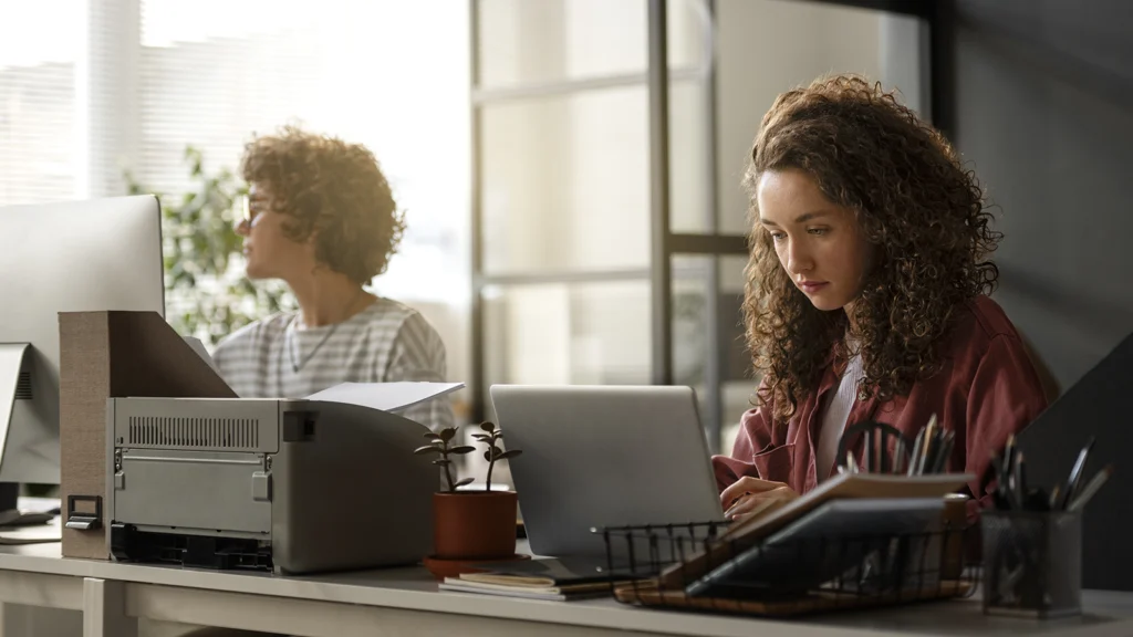 Woman working in an office using AI workloads based in the cloud.